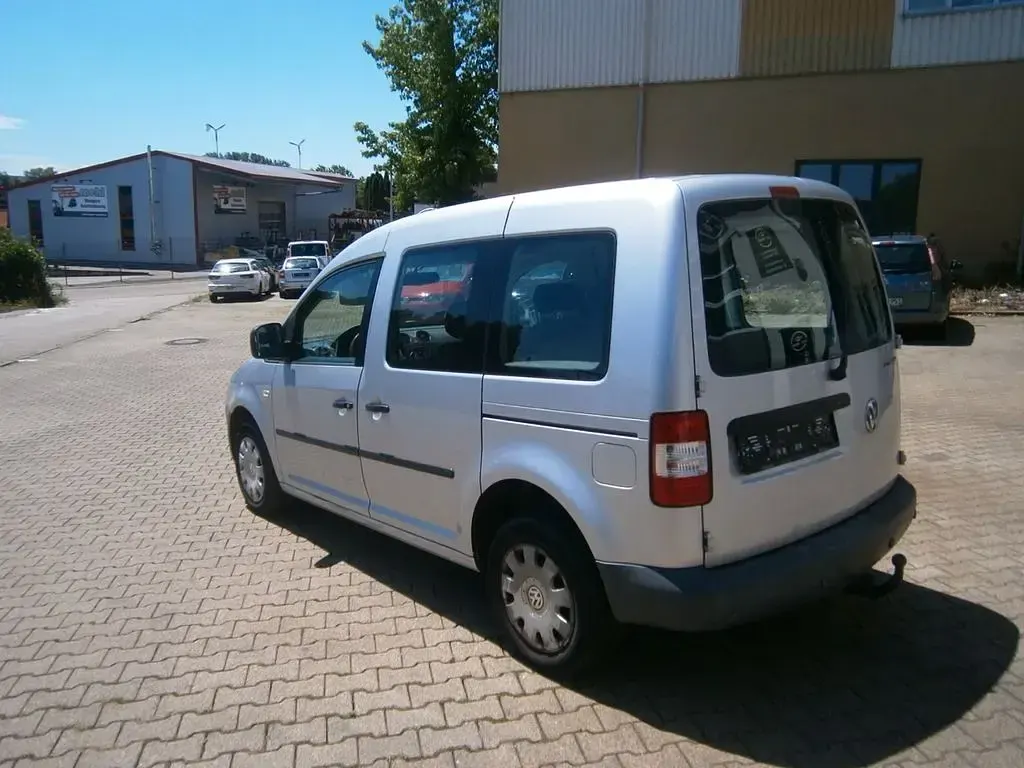 Gebraucht VW Caddy Team 105 PS (77 kW) 2010 Silber Van / Kleinbus