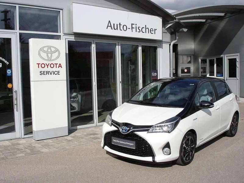 Montblanc weiss Gebraucht 2016 Toyota Yaris Hybrid Style Limousine | 14.890 € (Fairer Preis) - Bild 1/4