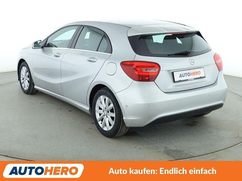 Gebraucht Mercedes A180 Style 122 PS (89 kW) 2017 Silber Limousine