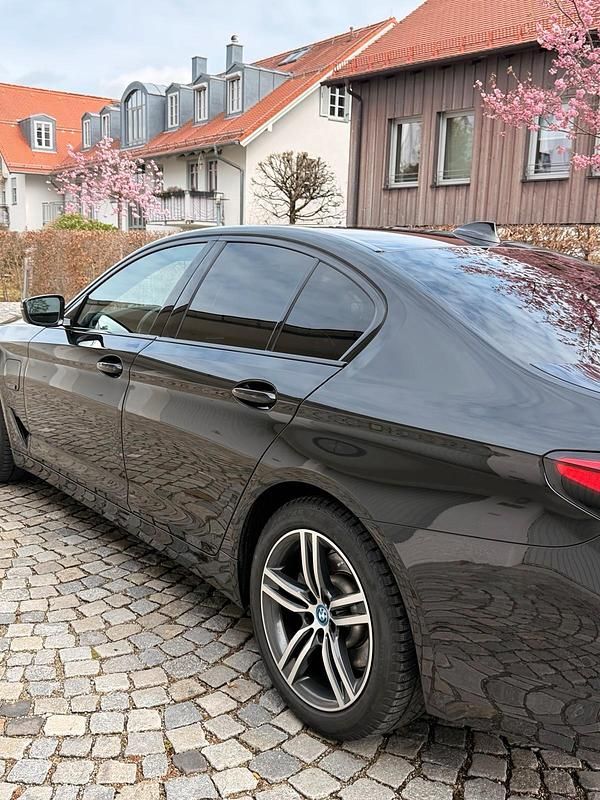 Gebraucht BMW 530e 292 PS (214 kW) 2021 Schwarz Limousine