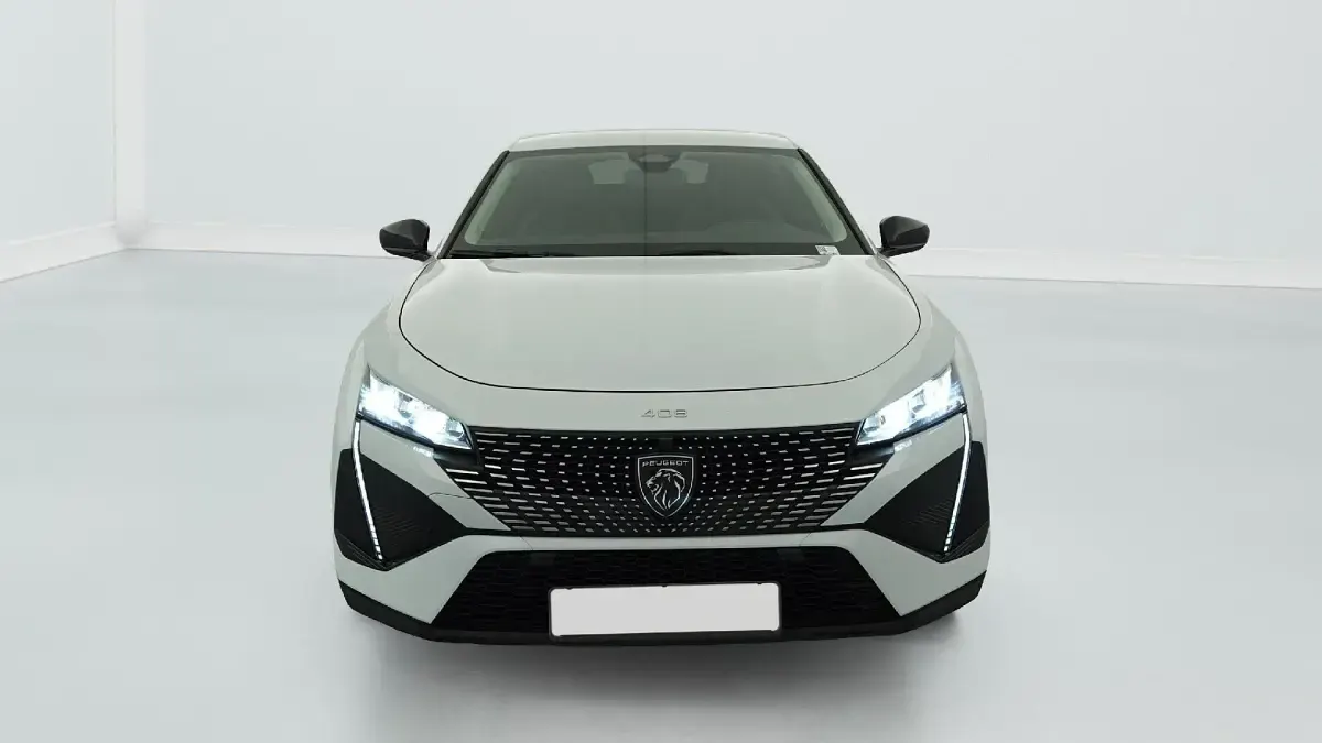 Gebraucht Peugeot 408 Allure 136 PS (100 kW) 2024 Blanc okenite SUV