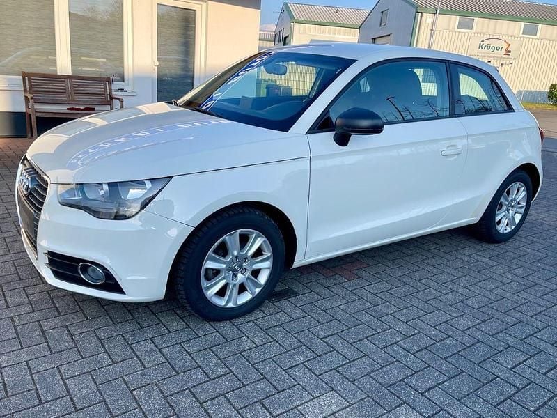 Gebraucht Audi A1 Attraction 86 PS (63 kW) 2013 Weiß Kleinwagen