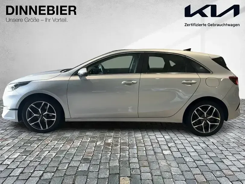Gebraucht Kia Ceed Spirit 160 PS (117 kW) 2023 Silber (metallic) Kleinwagen