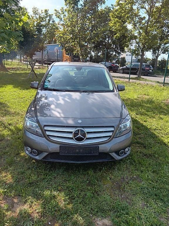 Grau Gebraucht 2012 Mercedes B180 Van / Kleinbus | 4.500 € (Superpreis) - Bild 1/4