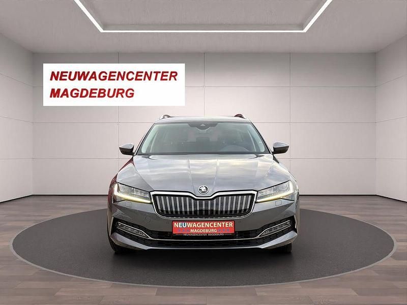 Gebraucht Skoda Superb Style 218 PS (160 kW) 2024 Graphitegrau metallic Kombi