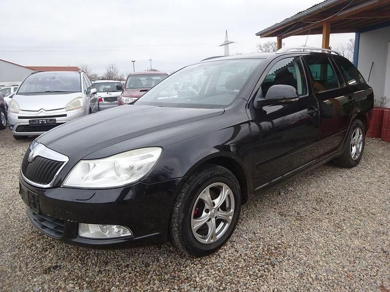 Schwarz Gebraucht 2009 Skoda Octavia Ambiente Limousine | 2.300 € (Etwas zu teuer) - Bild 1/4