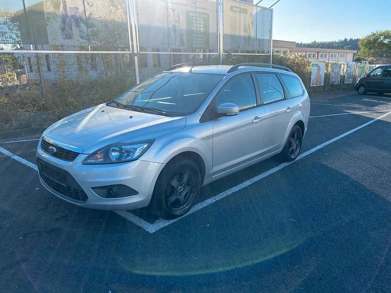 Silber Gebraucht 2011 Ford Focus Style Kombi | 1.500 € (Superpreis) - Bild 1/4