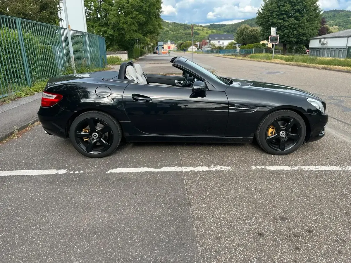 Gebraucht Mercedes SLK200 184 PS (135 kW) 2011 Schwarz Cabrio