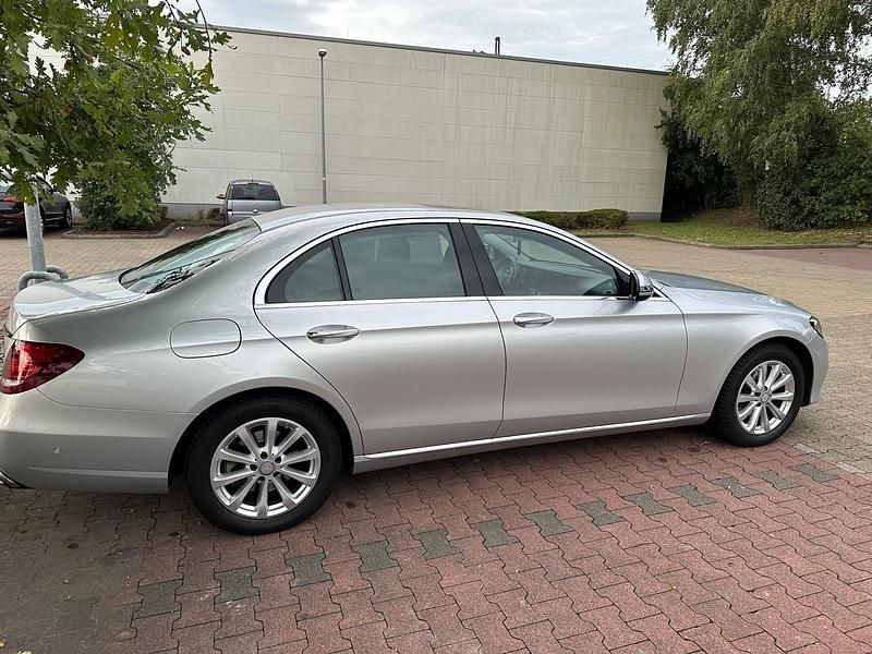 Gebraucht Mercedes E220 194 PS (142 kW) 2016 Grau Limousine