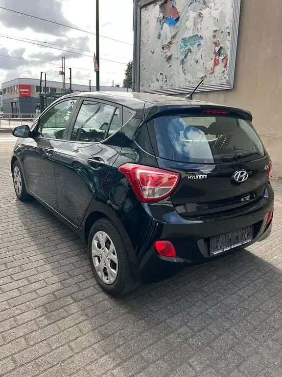 Gebraucht Hyundai i10 YES! 67 PS (49 kW) 2015 Schwarz Kleinwagen
