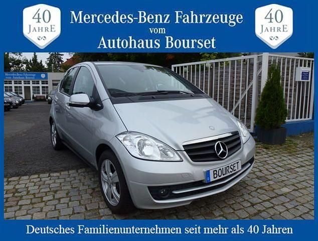 Silber Gebraucht 2012 Mercedes A160 Van / Kleinbus | 9.900 € (Etwas zu teuer) - Bild 1/4