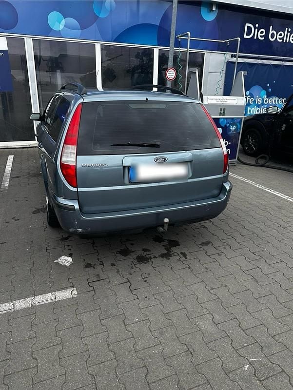 Gebraucht Ford Mondeo Ambiente 145 PS (106 kW) 2003 Blau Kombi