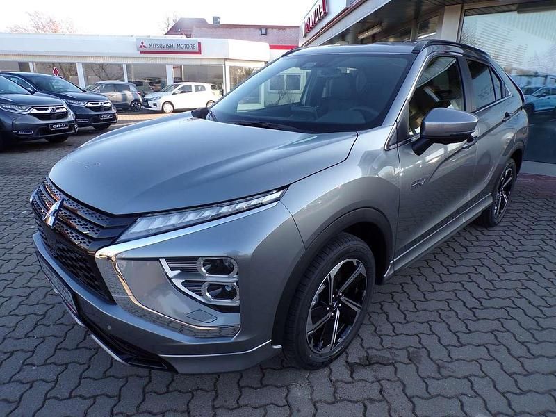 Platinum grau Gebraucht 2023 Mitsubishi Eclipse Cross Select SUV | 29.990 € (Etwas zu teuer) - Bild 1/4