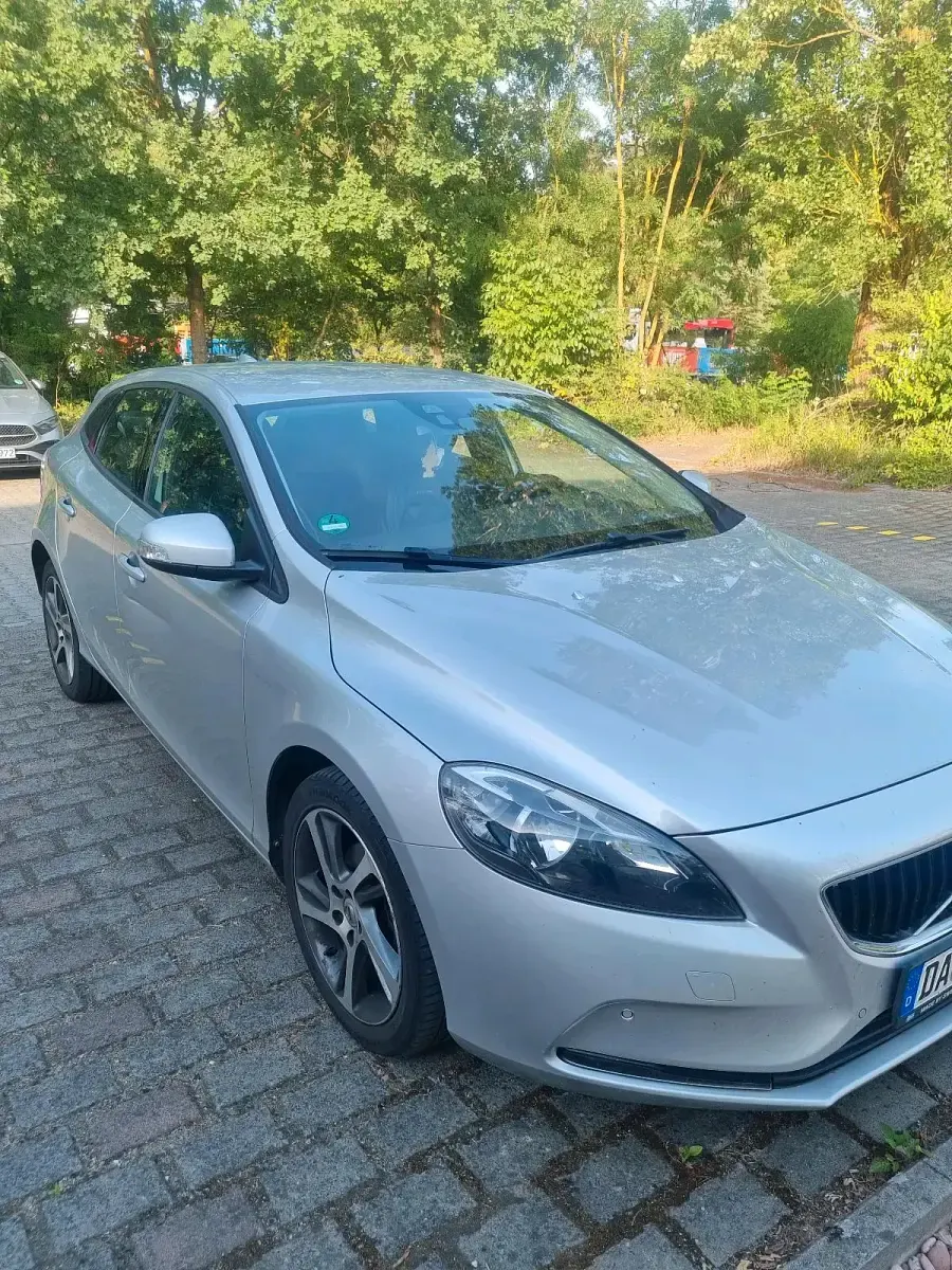 Gebraucht Volvo V40 125 PS (91 kW) 2017 Silber Kleinwagen