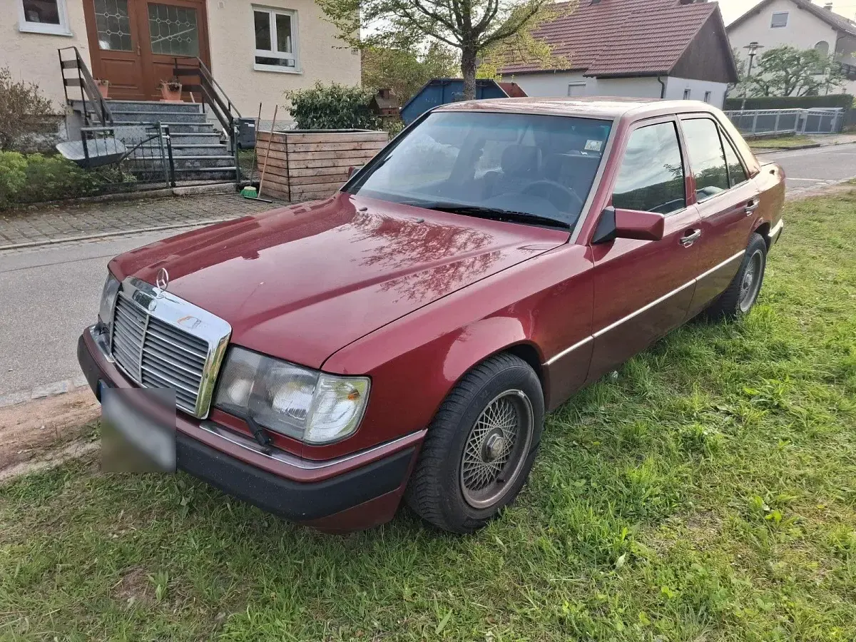 Gebraucht Mercedes E260 159 PS (116 kW) 1990 Rot Limousine
