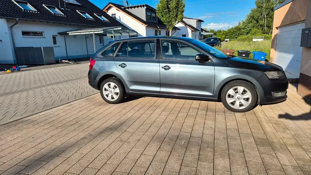 Gebraucht Skoda Rapid Ambition 90 PS (66 kW) 2016 Grau Kleinwagen