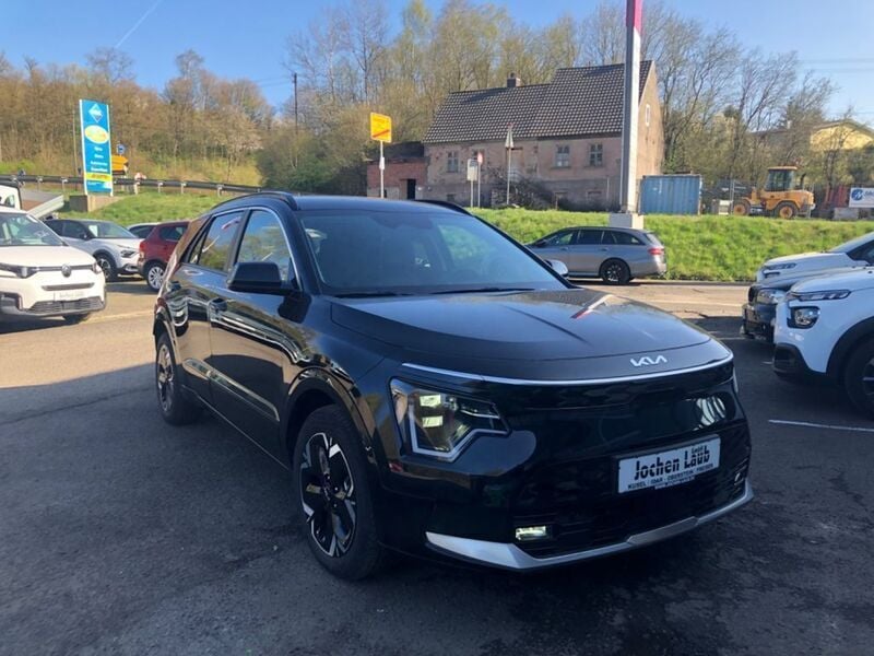 Schwarz Neu 2025 Kia e-Niro Inspiration SUV | 36.900 € (Etwas zu teuer) - Bild 1/4