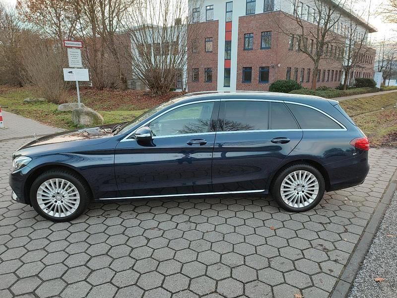 Gebraucht Mercedes C250 204 PS (150 kW) 2014 Blau Kombi