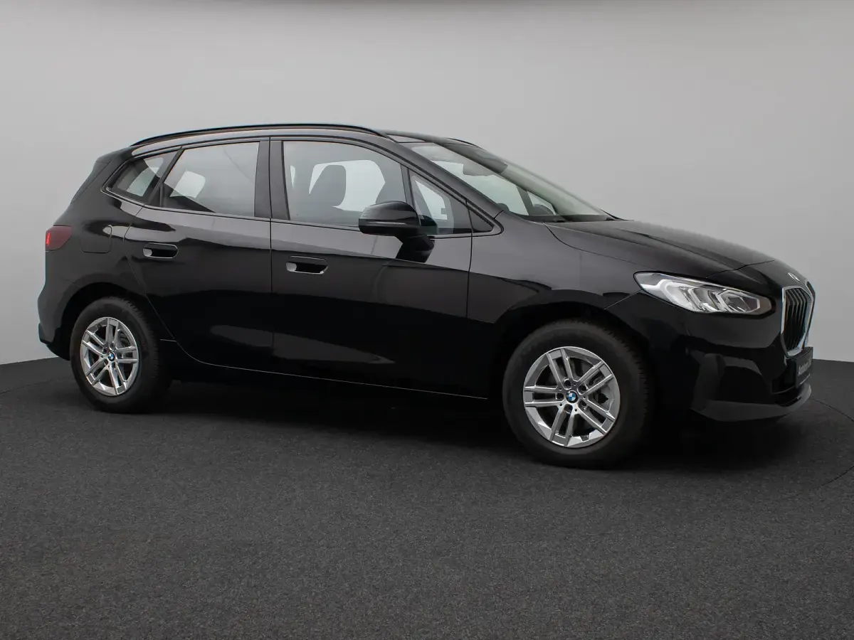 Gebraucht BMW 216 Active Tourer Shadowline 122 PS (89 kW) 2025 Schwarz Van / Kleinbus