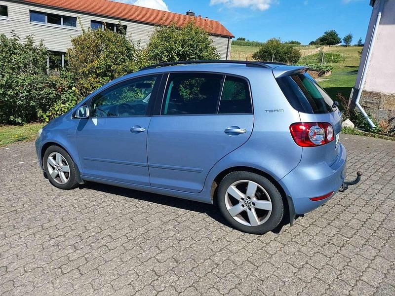Gebraucht VW Golf VI Team 105 PS (77 kW) 2010 Blau Kleinwagen