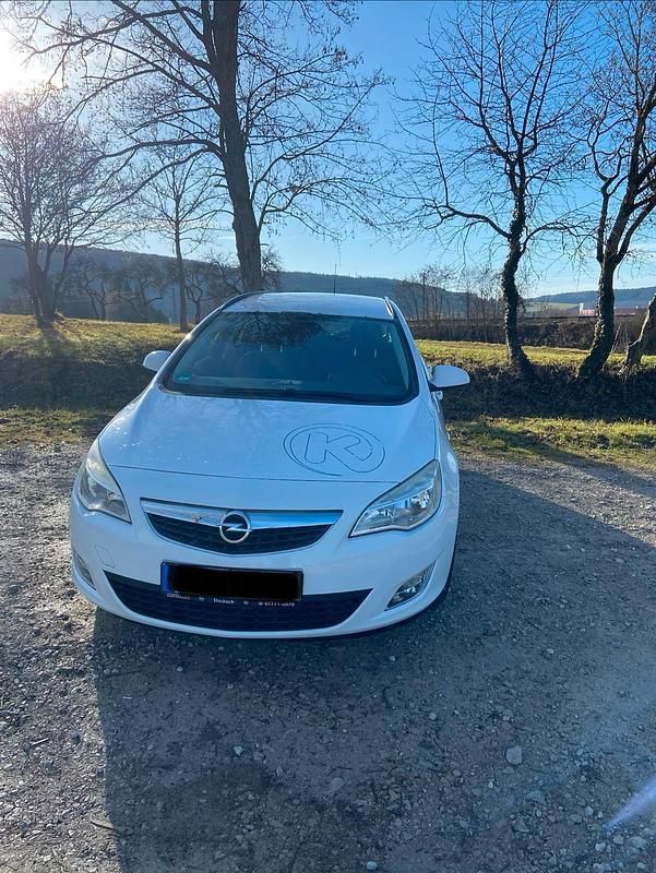 Gebraucht Opel Astra 110 PS (80 kW) 2012 Weiß Kombi