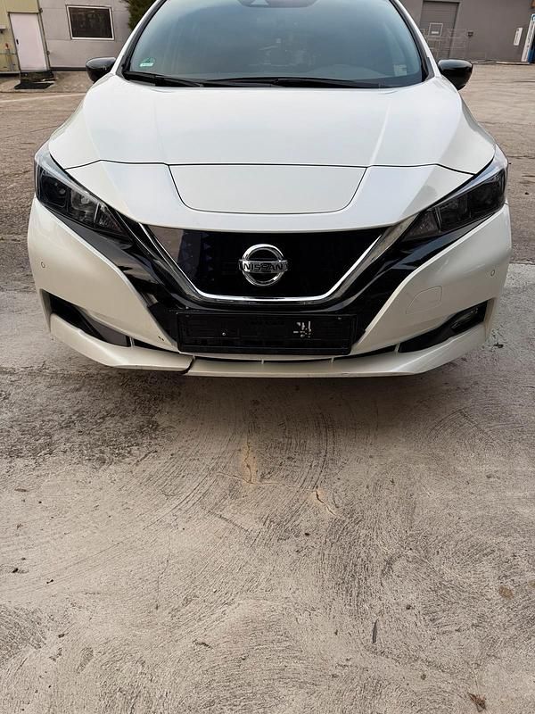 Weiß Gebraucht 2018 Nissan Leaf Kleinwagen | 12.000 € (Guter Preis) - Bild 1/4