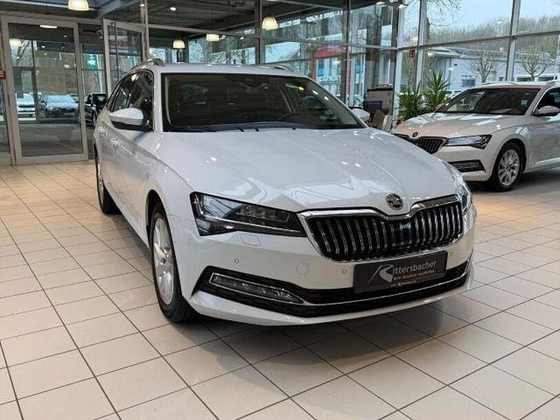 Gebraucht Skoda Superb Style 150 PS (110 kW) 2024 Moonweiss metallic Kombi