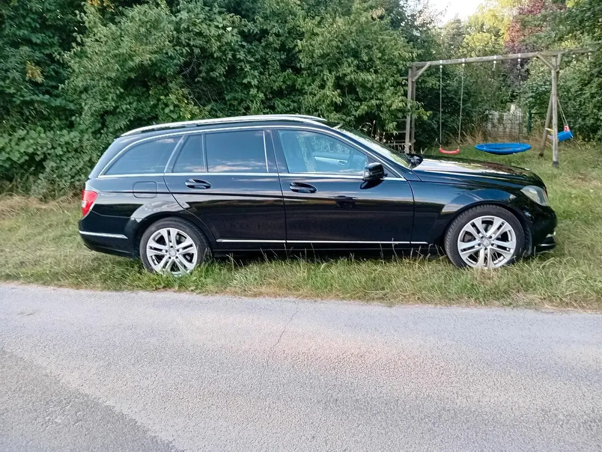 Gebraucht Mercedes C220 170 PS (125 kW) 2014 Schwarz Kombi