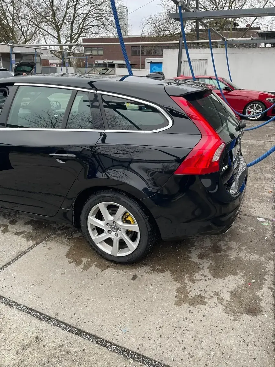 Usata Volvo V60 181 CV (133 kW) 2014 Nero Station wagon