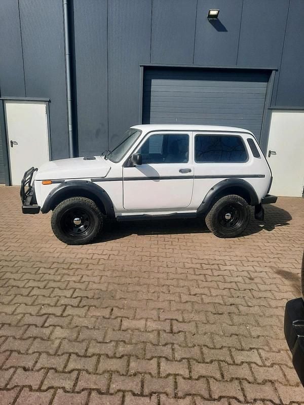 Second-hand Lada niva 82 CP (60 kW) 2011 Alb SUV