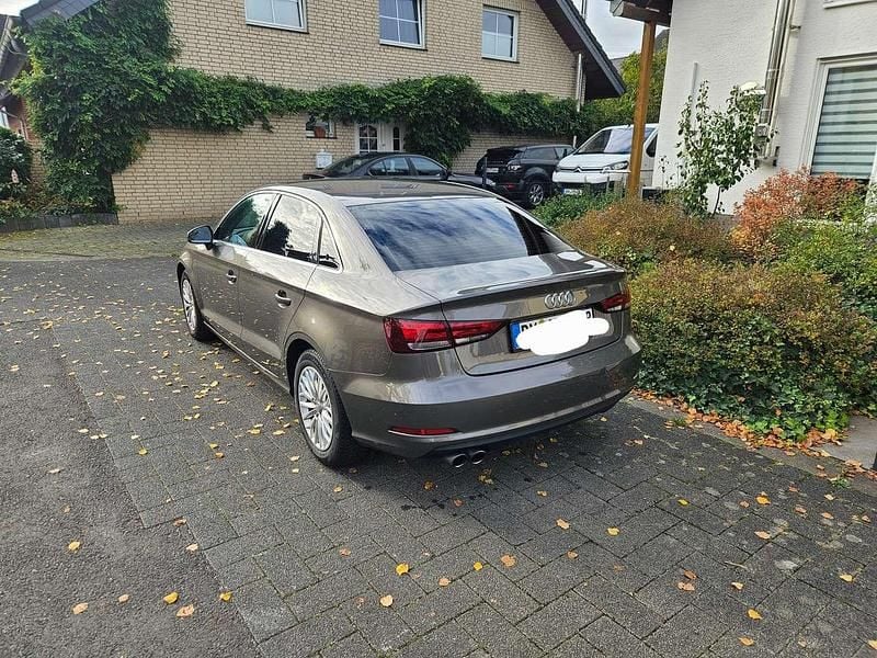 Grau Gebraucht 2014 Audi A3 Ambition Limousine | 12.999 € (Guter Preis) - Bild 1/4