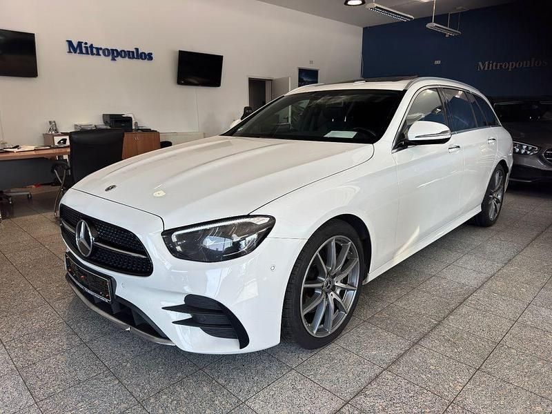 Usado Mercedes E220 AMG 200 CV (147 kW) 2022 Blanco Familiar