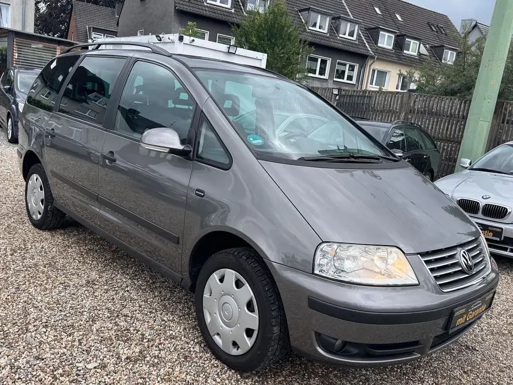 Gebraucht VW Sharan Trendline 116 PS (85 kW) 2010 Grau Van / Kleinbus