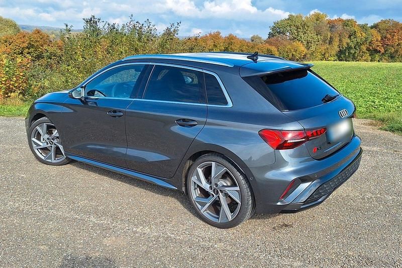 Gebraucht Audi A3 S-Line 150 PS (110 kW) 2024 Grau Kombi