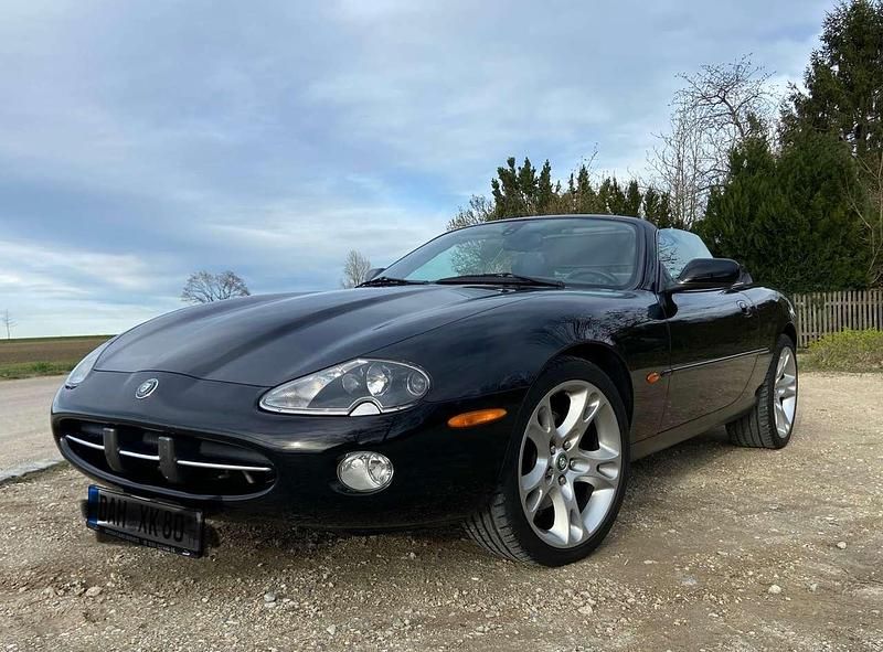 Schwarz Gebraucht 2003 Jaguar XK8 Cabrio | 24.899 € (Fairer Preis) - Bild 1/4