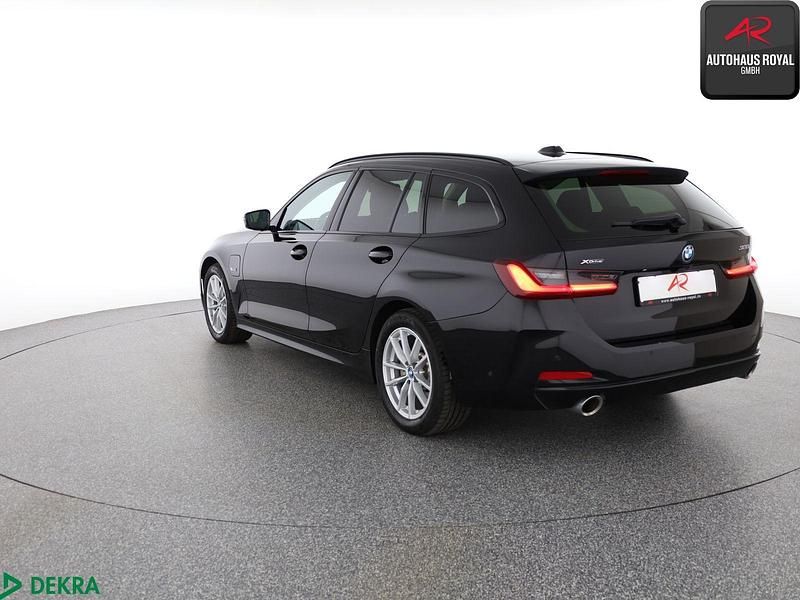 Gebraucht BMW 320e Shadowline 163 PS (119 kW) 2022 Schwarz ii Kombi