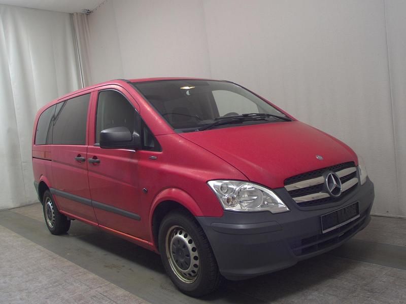 Gebraucht Mercedes Vito 136 PS (100 kW) 2012 Hibiskusrot Van