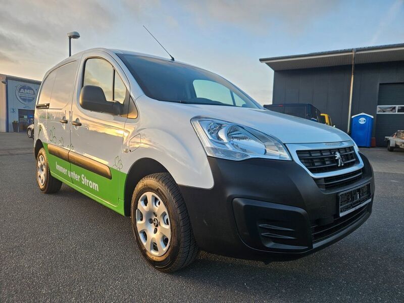 Weiß Gebraucht 2018 Peugeot Partner Van / Kleinbus | 8.400 € (Fairer Preis) - Bild 1/4
