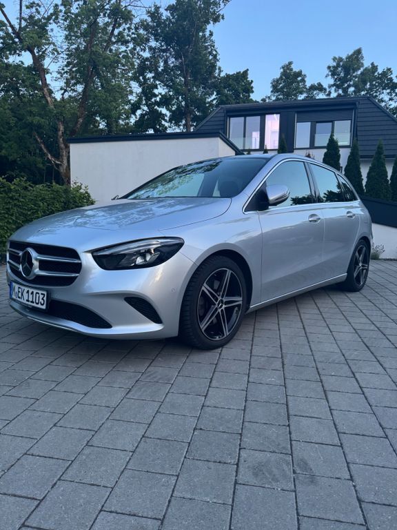 Silber Gebraucht 2020 Mercedes B220 Van / Kleinbus | 23.900 € (Superpreis) - Bild 1/4