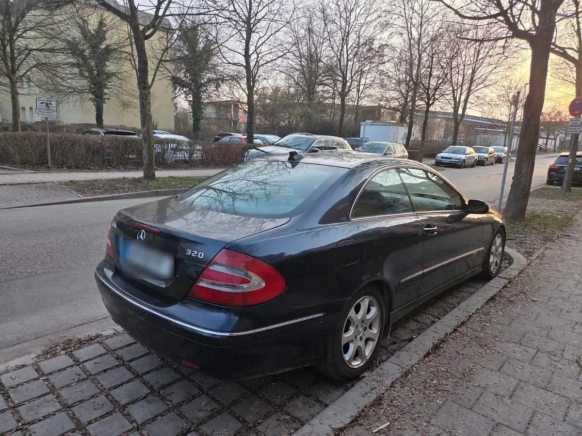 Gebraucht Mercedes CLK320 218 PS (160 kW) 2003 Schwarz Limousine