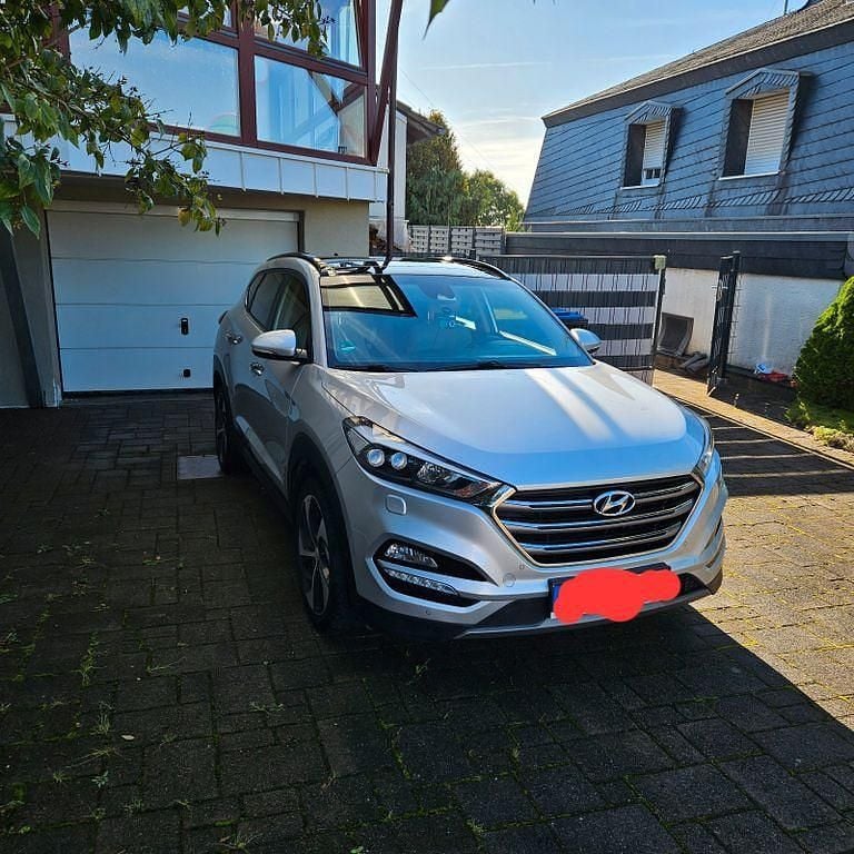 Silber Gebraucht 2016 Hyundai Tucson Premium SUV | 12.998 € (Guter Preis) - Bild 1/4