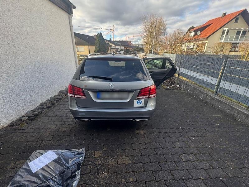 Gebraucht Mercedes E220 Avantgarde 170 PS (125 kW) 2014 Grau Kombi