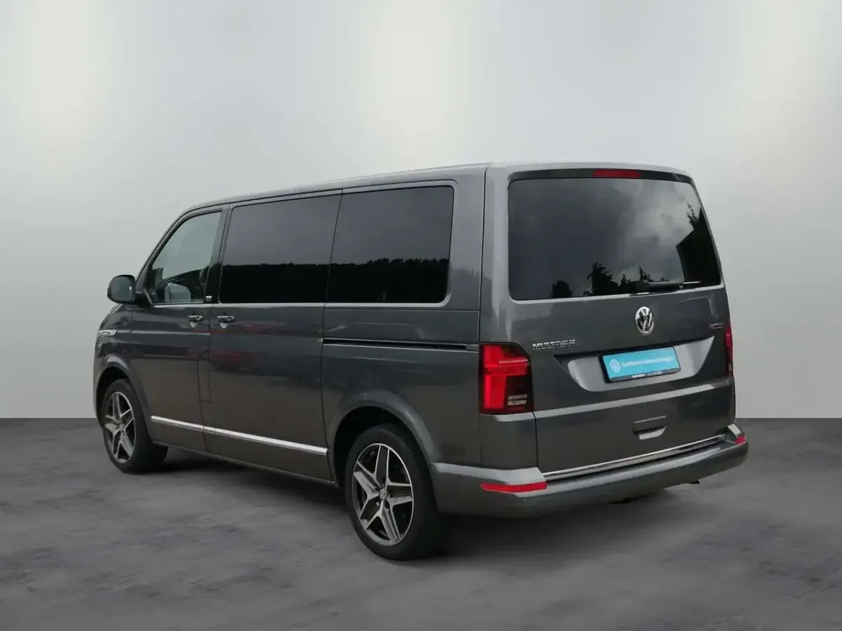 Gebraucht VW Multivan Generation Six 204 PS (150 kW) 2021 Indiumgrau metallic Van / Kleinbus