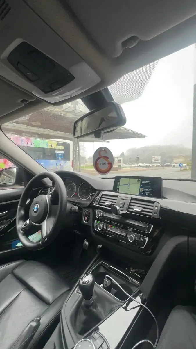 Używany BMW 320 184 KM (135 kW) 2015 Czarny Sedan/Limuzyna