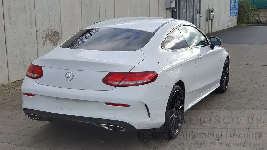 Gebraucht Mercedes C200 AMG 184 PS (135 kW) 2018 Polarweiß Coupé
