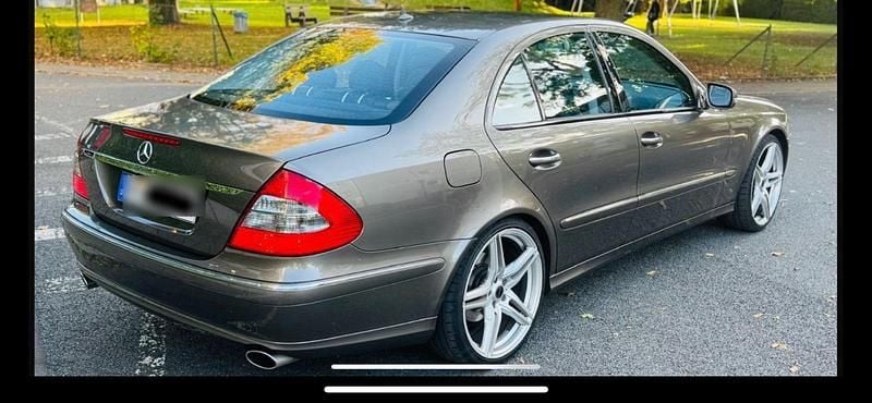 Braun Gebraucht 2008 Mercedes E280 Avantgarde Limousine | 6.900 € (Fairer Preis) - Bild 1/4