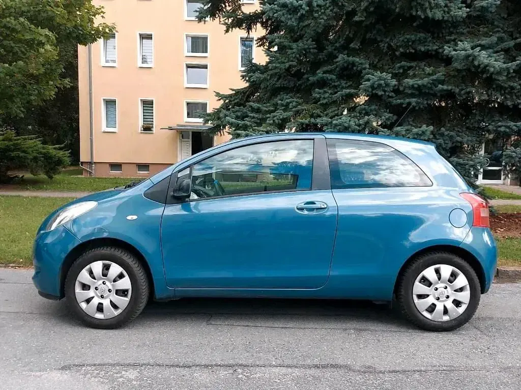 Gebraucht Toyota Yaris 69 PS (50 kW) 2007 Blau Kleinwagen