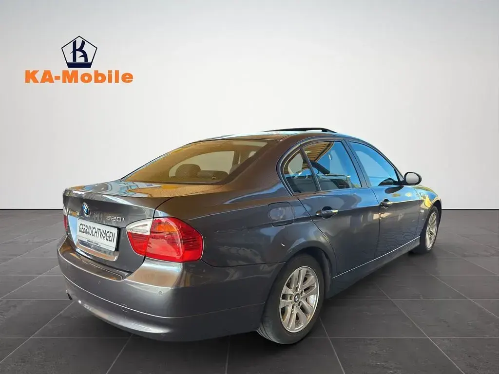 Gebraucht BMW 320 170 PS (125 kW) 2008 Grau Limousine