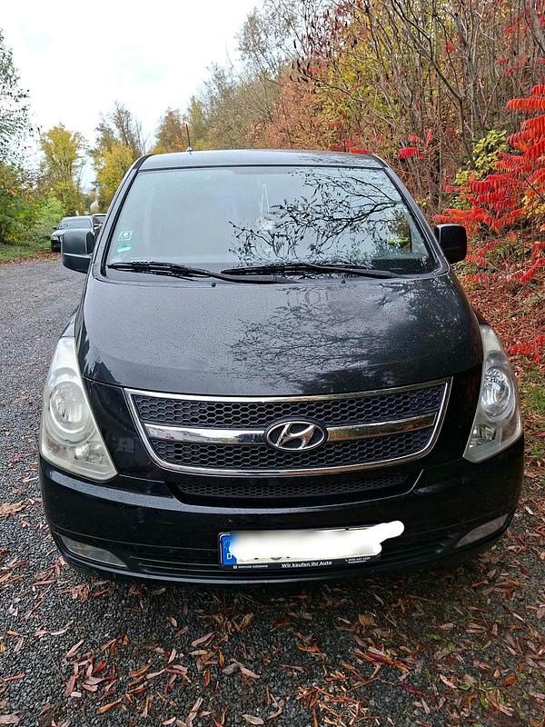 Schwarz Gebraucht 2011 Hyundai H-1 Comfort Van | 9.999 € (Etwas zu teuer) - Bild 1/4