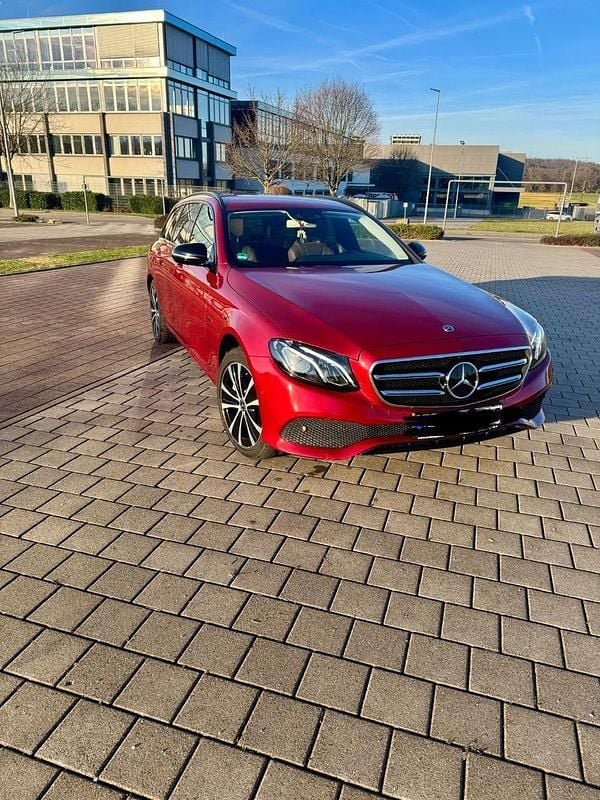 Second-hand Mercedes E300 306 CP (225 kW) 2020 Roșu Berlinǎ